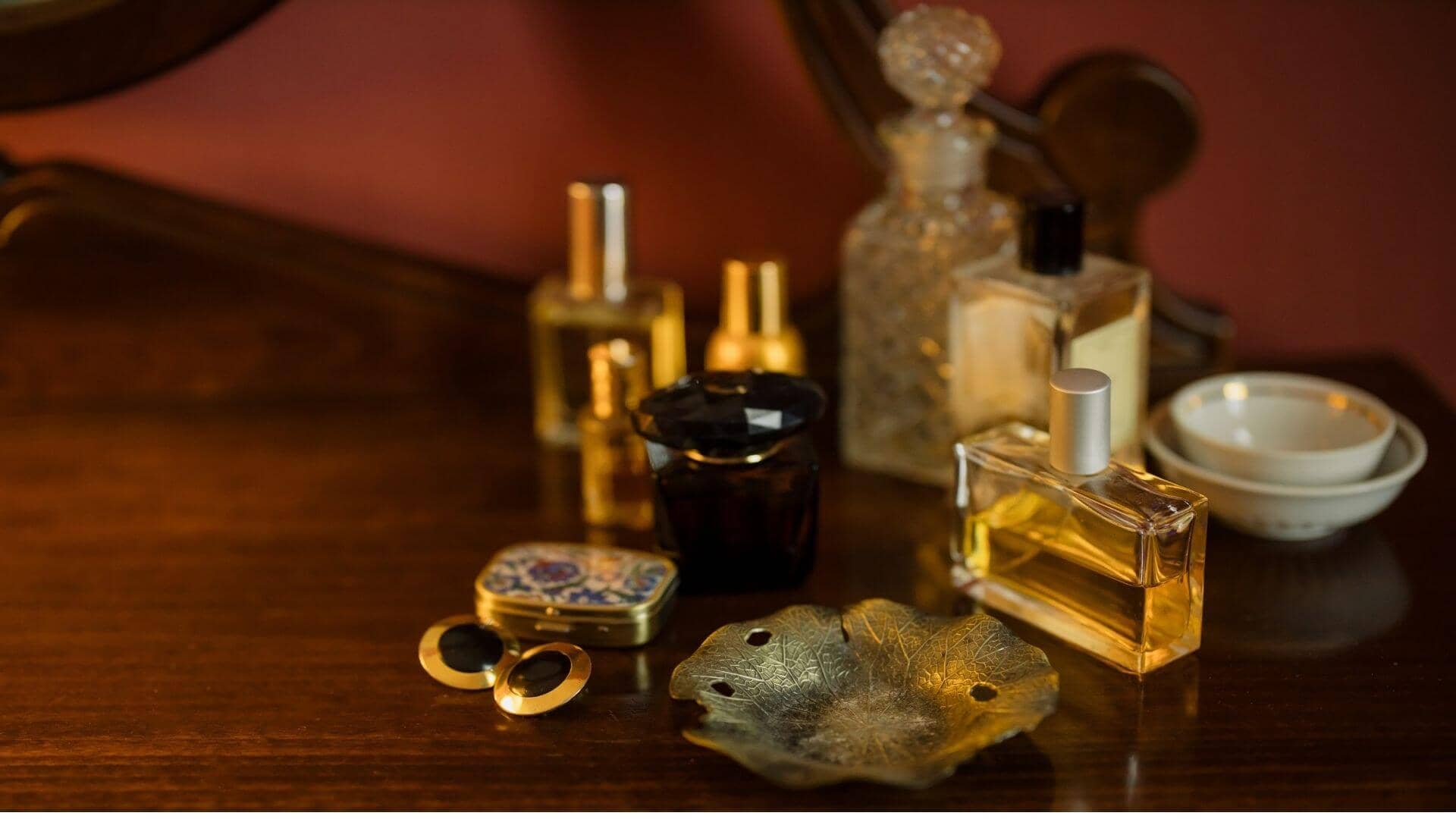 Easy-Hacks-of-the-Perfect-Perfume-Application